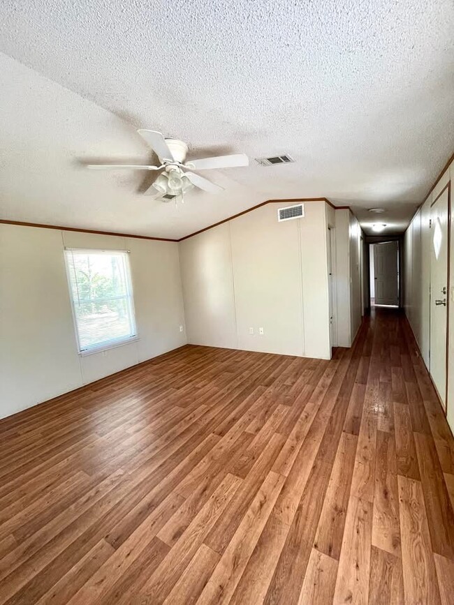 Photo - 158 Scissortail Ln