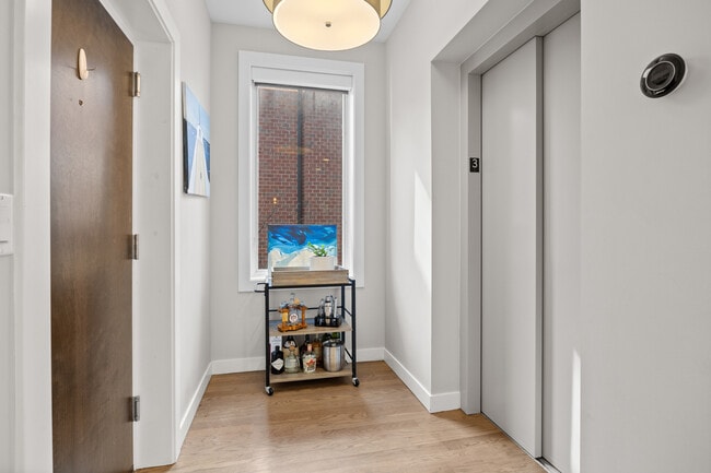 Photo - 2301 W Wolfram St Unit 2