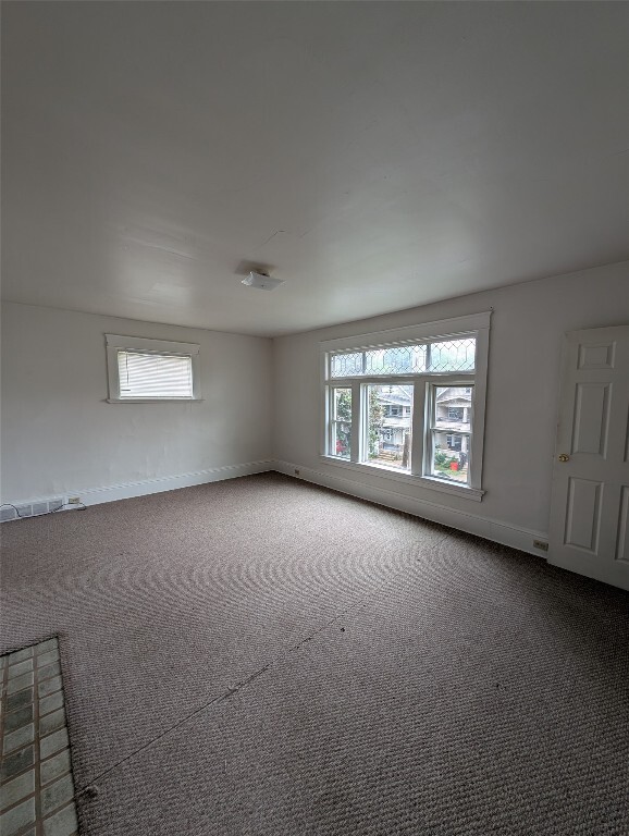 Photo - 639 W 5th St
