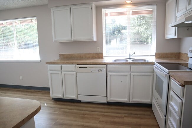 Photo - 4518 NE 142nd Ave