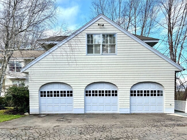 Photo - 172 Umpawaug Rd