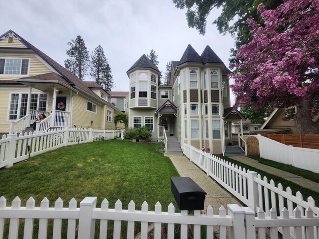 Building Photo - 1619 W 13th Ave