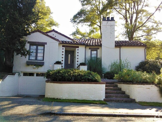 Building Photo - Montlake/Arboretum Home