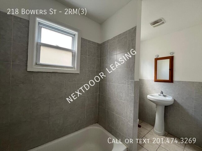 Photo - 218 Bowers St Unidad 2RM(3)