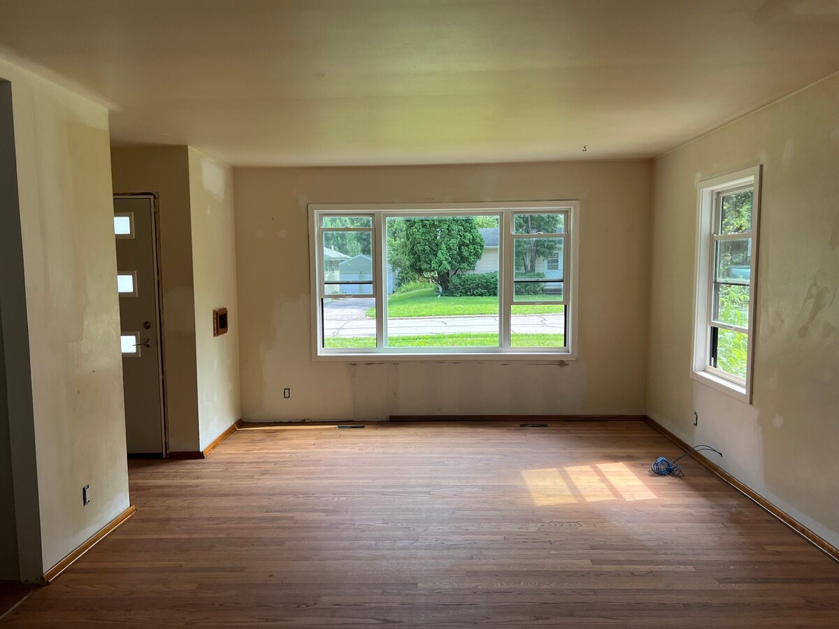 Photo - 706 Whiting Ave