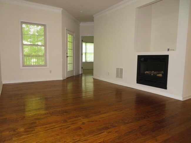 Building Photo - 8809 Fairview Bluff Rental
