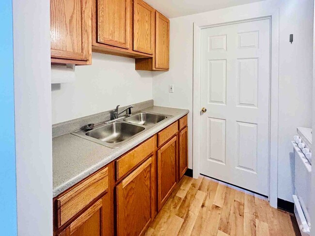 Building Photo - 14 Central St Unit 3 Rental