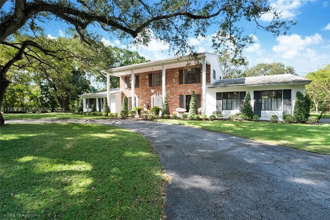 Building Photo - 10700 Old Cutler Rd