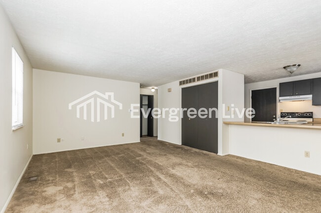 Photo - 8062 Mt Hood