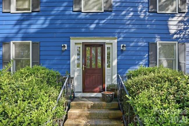 Photo - 301 Sardis Rd N