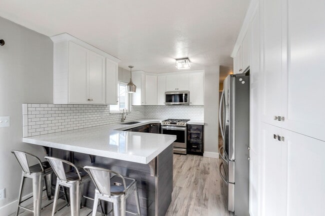 Photo - 1011 W 600 S