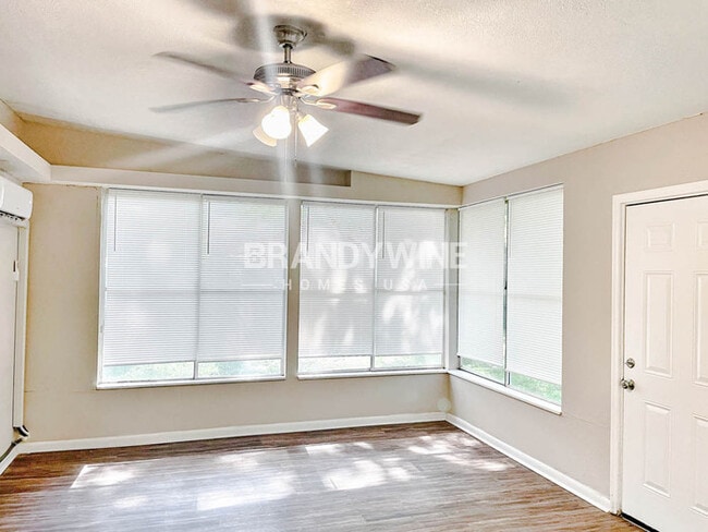 Photo - 1 MONTH FREE RENT