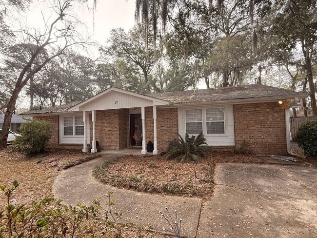 Building Photo - Comfort, Convenience & Charm