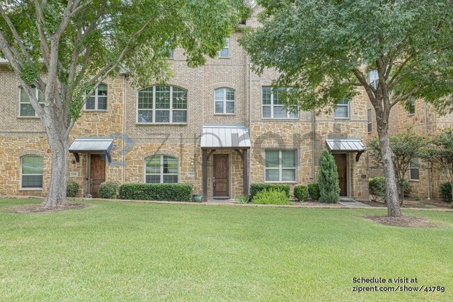 Photo - 527 W Royal Ln Townhome