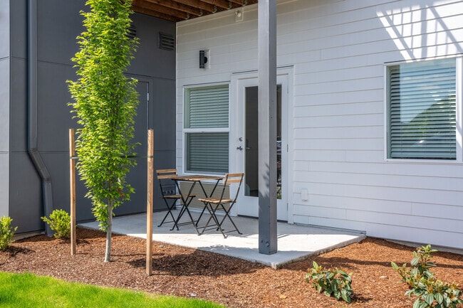 2BR, 2BA, - 1027SF, - Patio