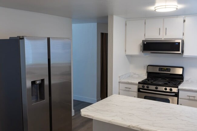 Photo - 6291 2200 West