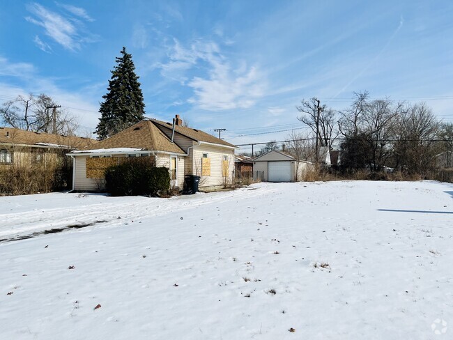 Building Photo - 20246 Roselawn St Rental