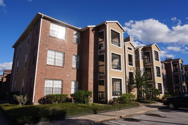 Building Photo - Excellent Location 2 Bed 1 Bath with Firep...