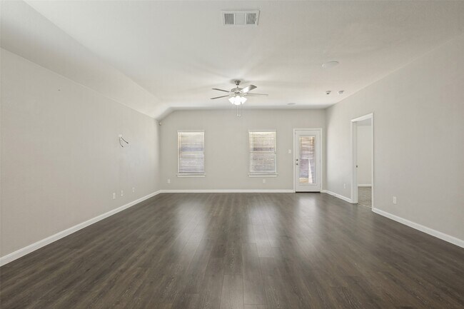 Photo - 707 Range Dr