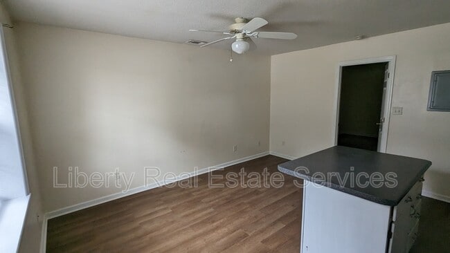 Photo - 125 Rolland St