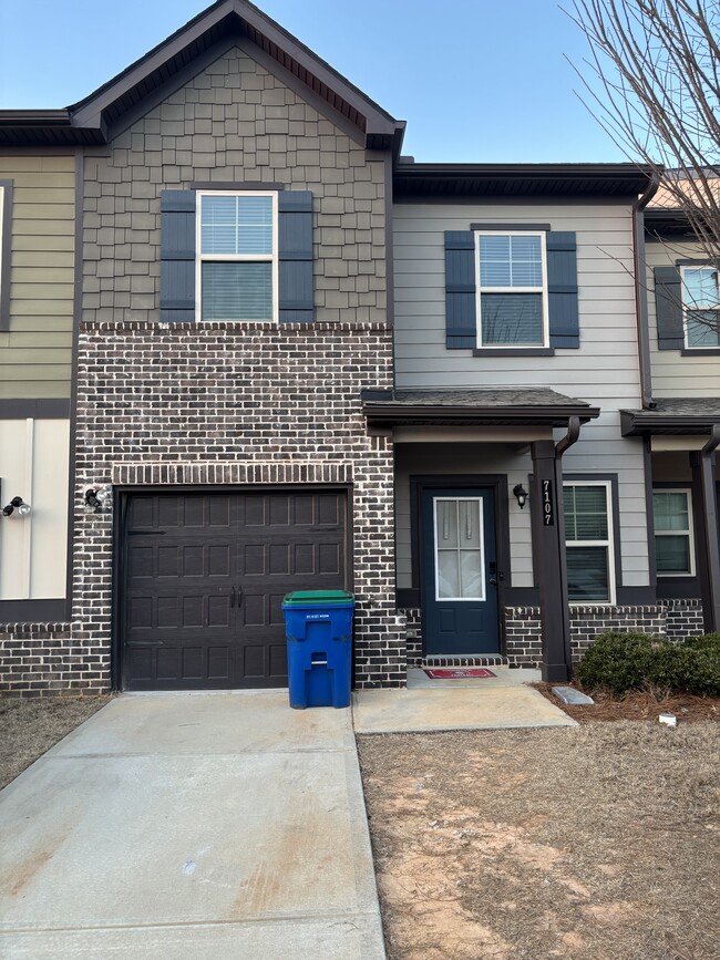 Building Photo - 7107 Chara Ln SW