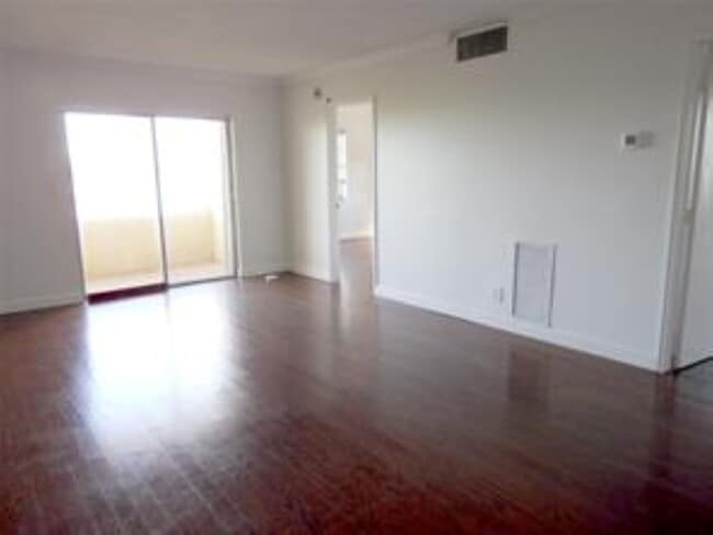 Photo - 900 NE 18th Ave Unit 306