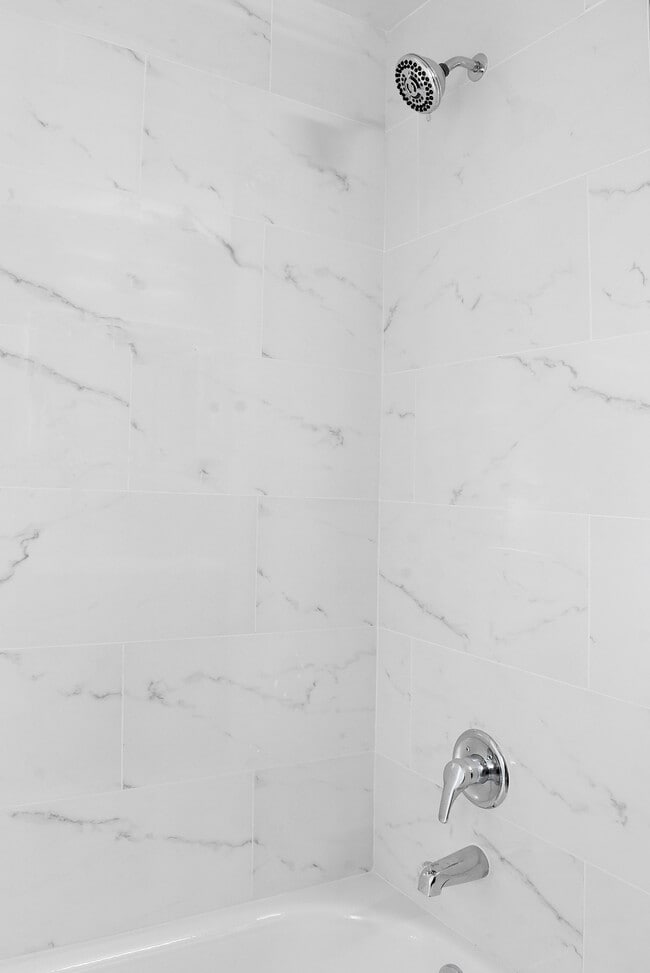 Bathroom - 191 N Beverwyck Rd Unit 10