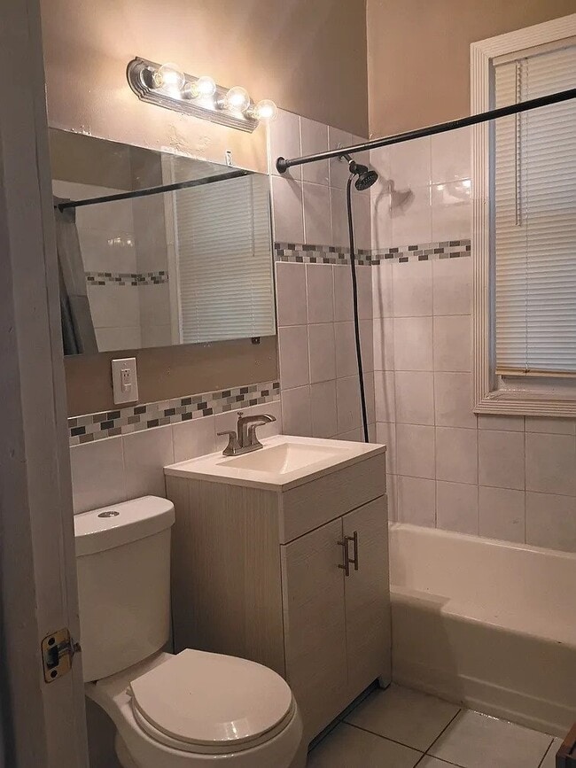 1268 W 71st Pl