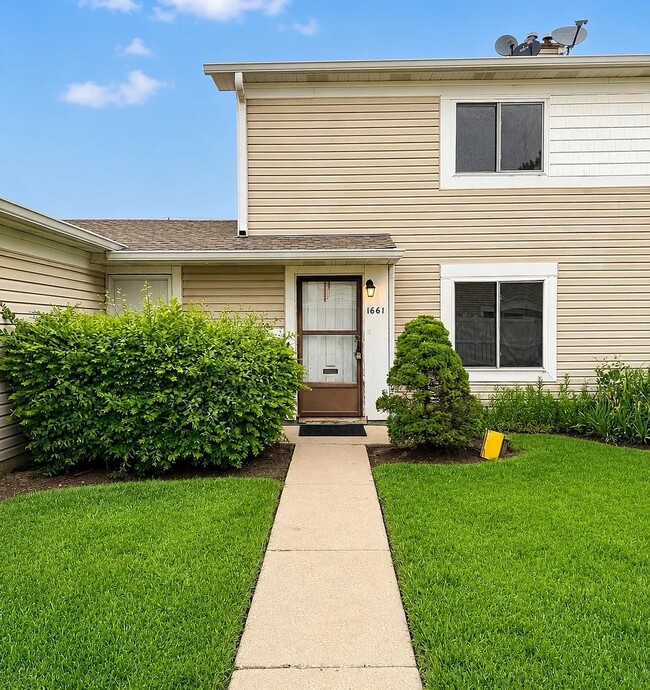 Building Photo - 1661 Cornell Dr