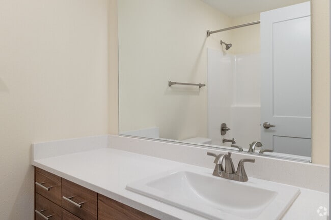 Studio - 448SF - Bathroom