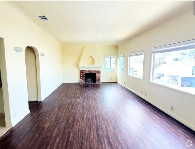 Building Photo - 3916 Highland Ave Unit . Rental