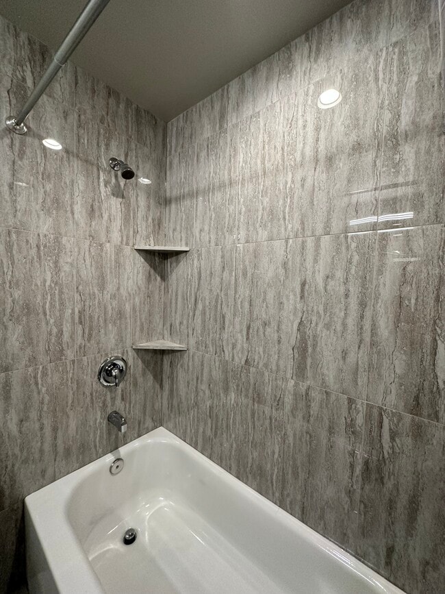 Photo - 4731 12th Ave NE Unidad 105