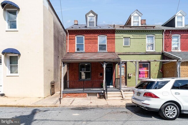 Photo - 549 Spruce St