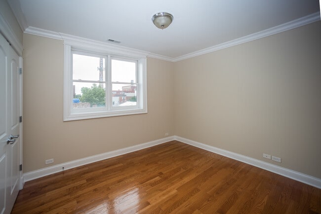 Photo - 2902-2910 W Belmont