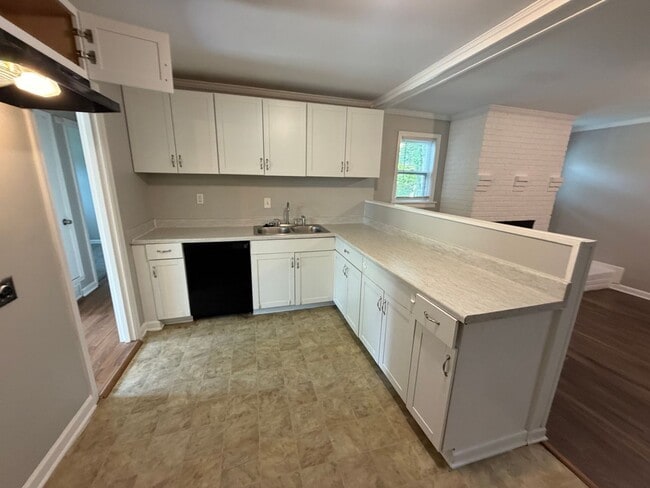 384 Lillian Dr