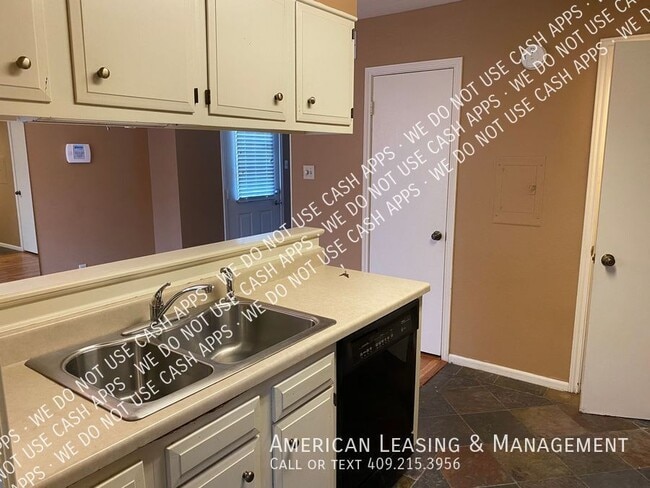 Photo - 945 Sunmeadow Dr