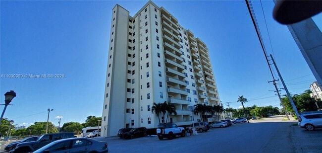 Photo - 900 NE 18th Ave Unidad 1202