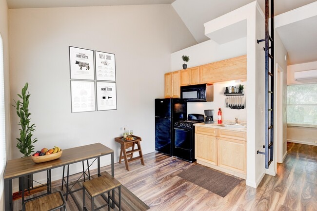 Photo - Cairo 815 E & 817 E