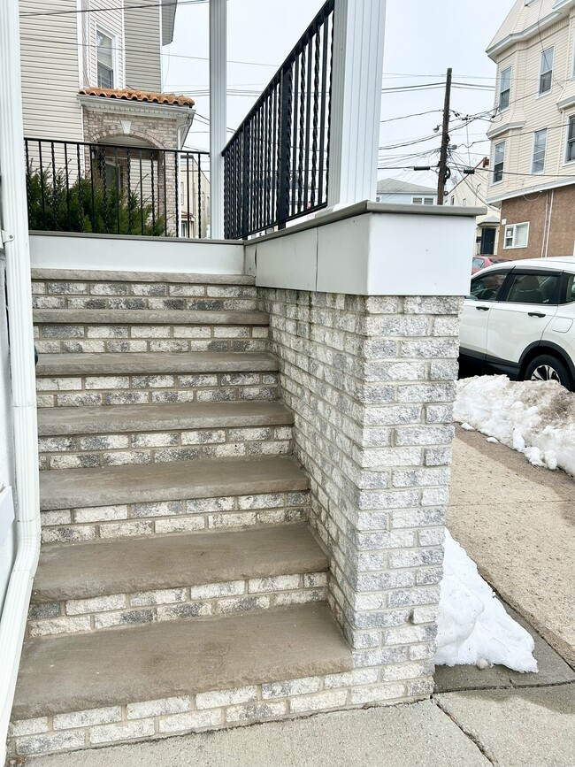 Building Photo - 10 Devon Ter Unit 2nd Floor