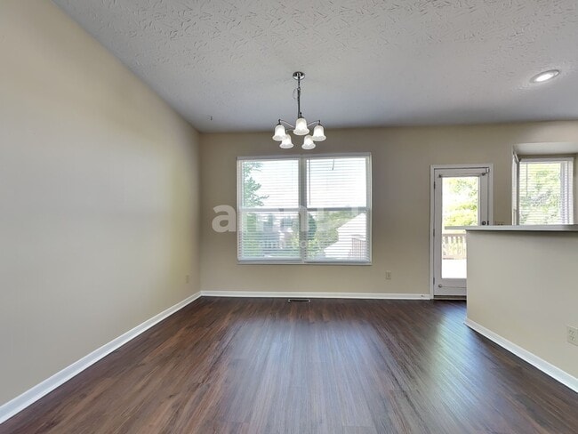 Photo - 9021 Crimson Oak Dr