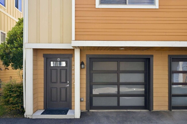 Photo - **Modern 2-Bedroom +Den Townhome in Seattle's Lake City Neighborhood!** Available NOW for RENT