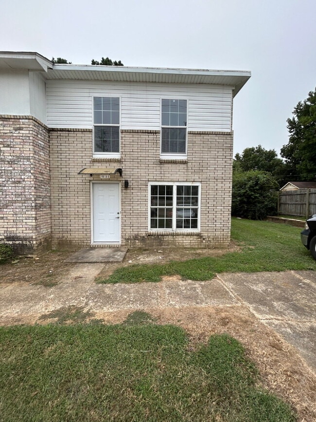 "Fully remodeled 2-Bedroom Retreat with Sp... - "Fully remodeled 2-Bedroom Retreat with Sp... Apartment Unit B