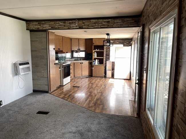 Photo - 984 Caldwell Ave