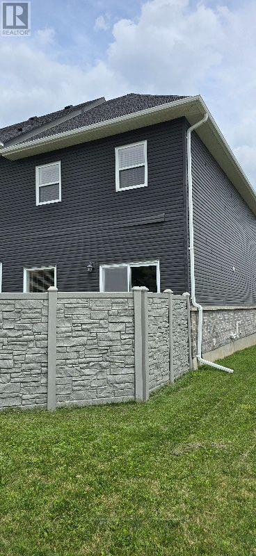 Photo - 439 Athlone Ave