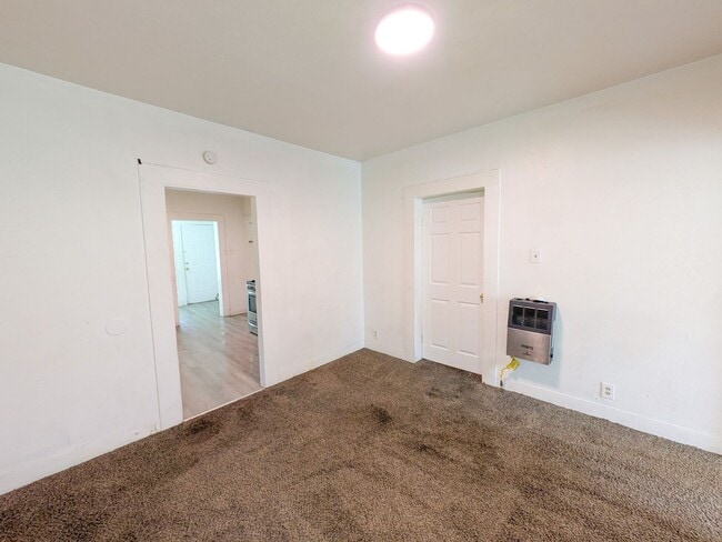 Photo - 1491 Brockman St
