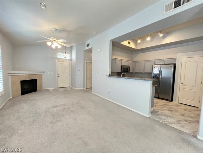 2305 W Horizon Ridge Pkwy Unidad 2121