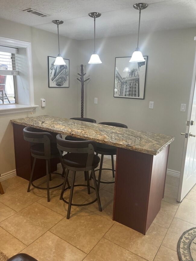 Island Bar - 486 E Aspen Meadows Ct Unit 486 E Aspen Meadows