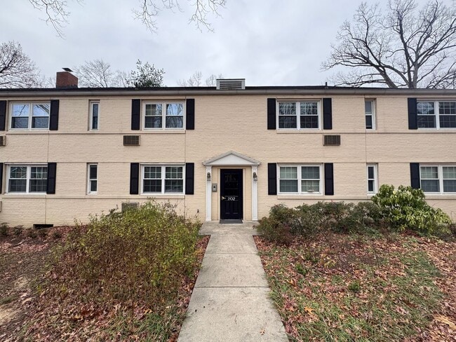 Building Photo - Fully Furnished 2 Bed 2 Bath Condo In Serene Arlington Oaks