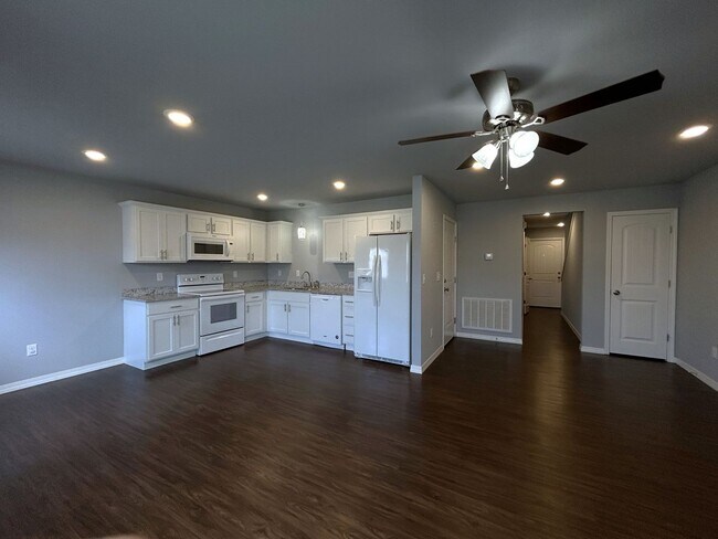 Photo - Townhouse with Garage - Minutes from Downt... Unit 624-1