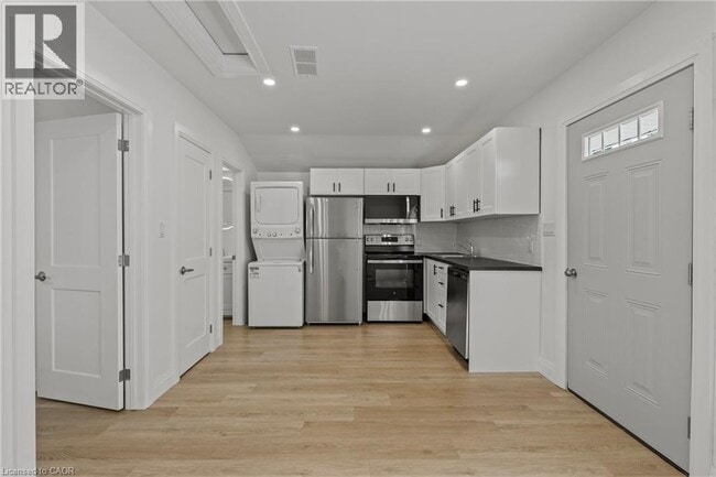 Photo - 362 Gatfield Ave